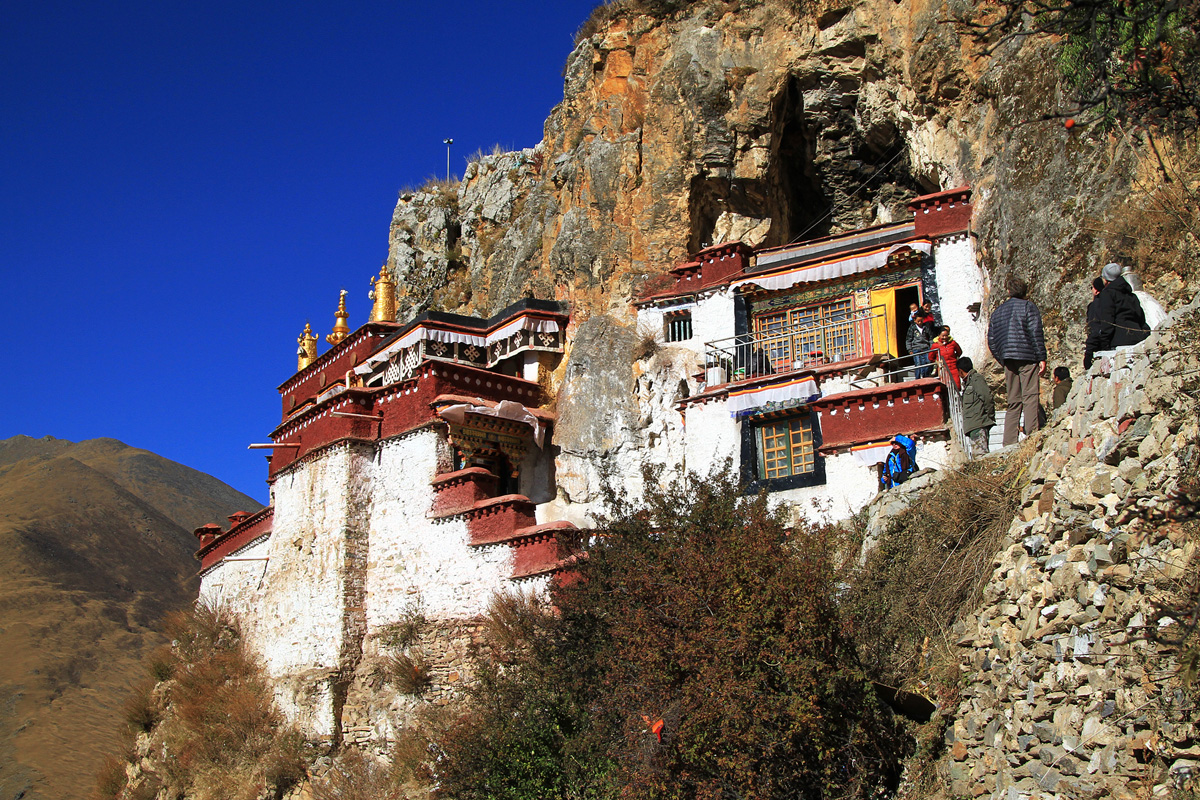 Hike to Drak Yerpa Caves